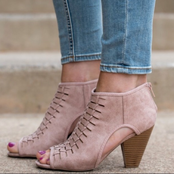 🆕LAST PAIR 💔 Mia Woven Booties In Blush - Picture 2 of 8